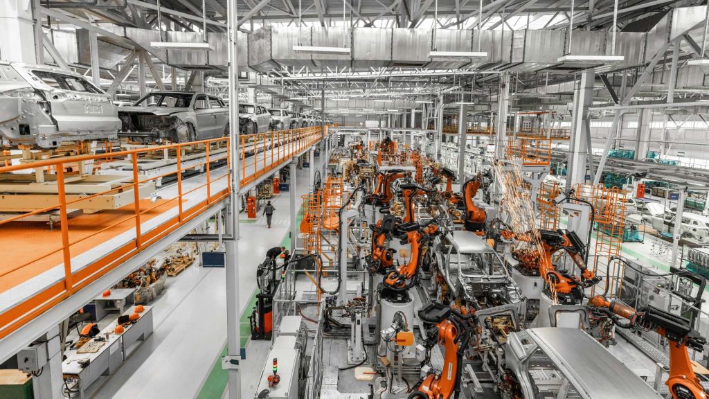 manufacturong-outlook-2024-economy-positive-make-uk-pwc