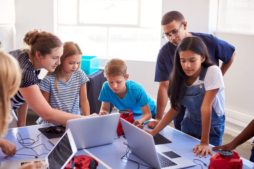 group-of-students-in-after-school-computer-coding-robot-challenge-north-devon