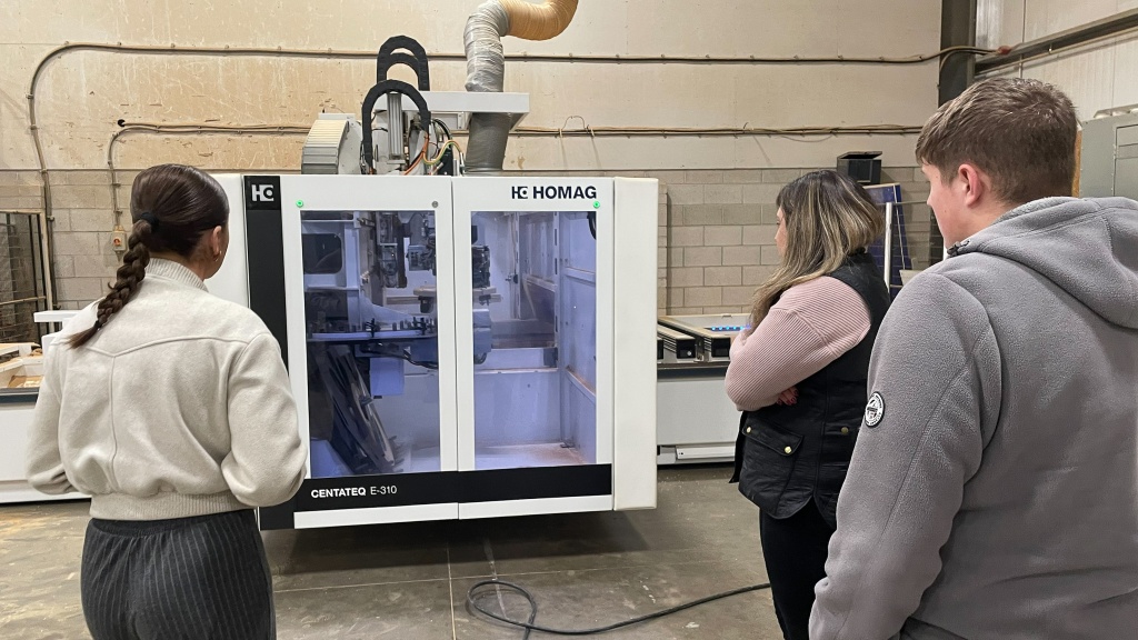 SR-furniture-tci-apprentice-event-factory-tour-naw2026-machine
